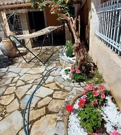 A Flower House In Corfu Close To Beach And Town Feriehus Mantouki
