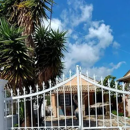 A Flower House In Corfu Close To Beach And Town Ferienhaus